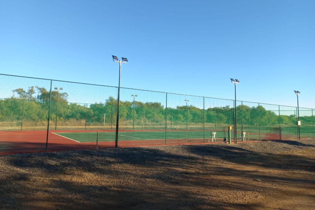 Mmpula Paradys Lodge tennis court